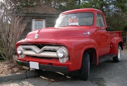 1955_Ford_F-100_front.jpg